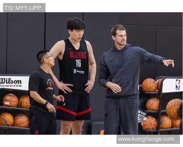 开拓者主帅:暂不添加小杨时刻 常规赛和夏联不同 开拓者主帅:暂不添加小杨时刻 常规赛和夏联不同